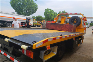 赫山区附近拖车电话号码服务